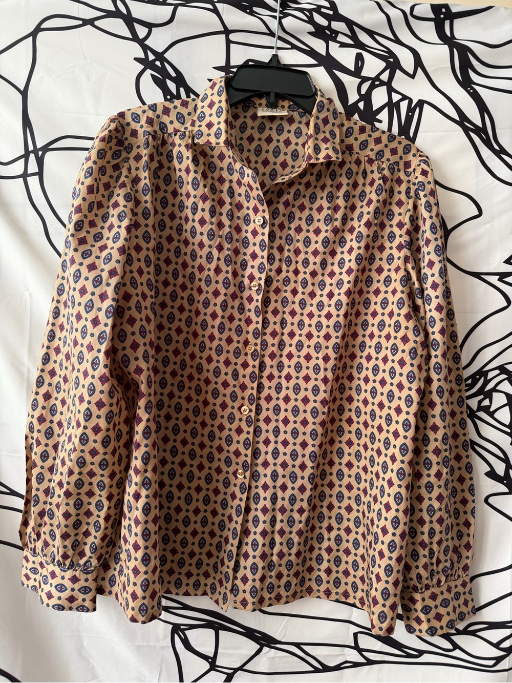 Koret Beige Button-Front Casual Shirt with Navy and Burgundy Pattern